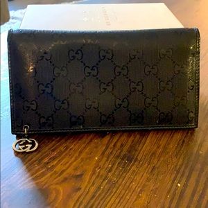 Black Gucci wallet